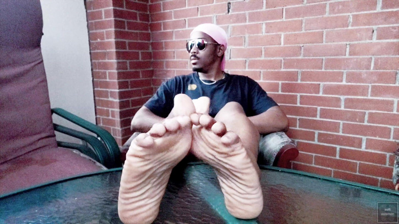 Soft Soleman: Toco y muestro mis suelas suaves en el solarium (2025)