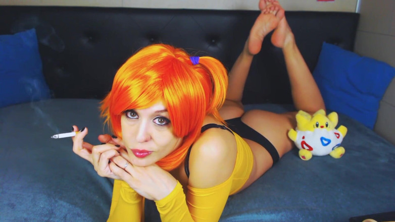 Candystart Videos: Misty kouření fetiš. Uctívání nohou