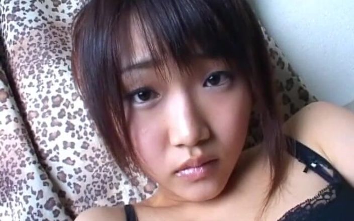 Japan Babe: Une adolescente japonaise vous aide à vous masturber