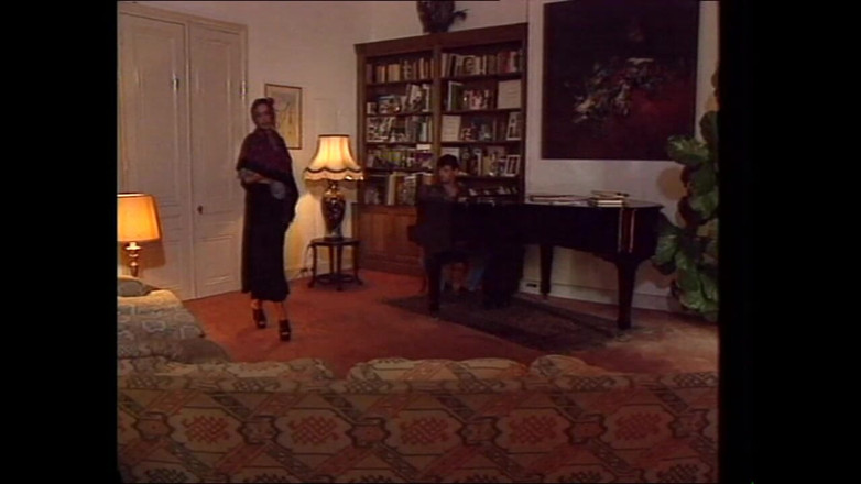 MMV films - The Original: Brunetka Młoda dama ssie wielkiego kutasa swojego przyrodniego brata