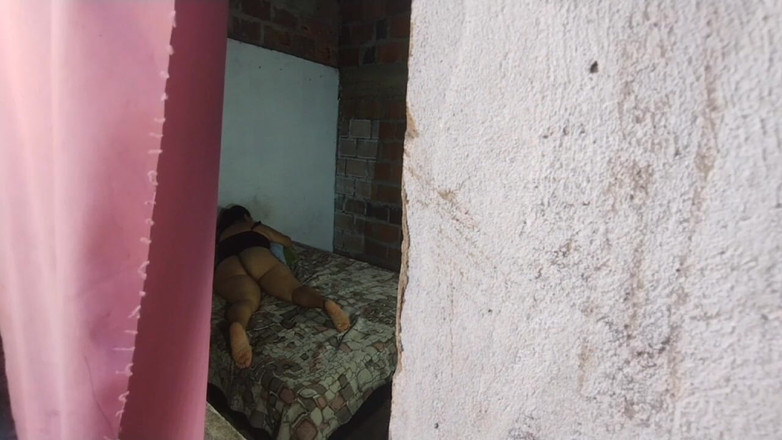 Adribella69: Je vois la pute de ma belle-mère baiser l’ami de...