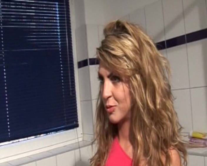 German Full Movies: Krásné vysokoškolské holky poprvé šukají a kouří kompilaci