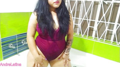 Gatita latina: Vnadná zralá masturbuje před šukáním