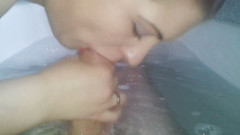 Caralia Deluxe: 彼がお風呂に入っている間に私の恋人を吹く