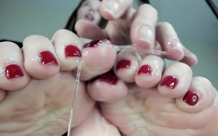 Feet lady: 鸡巴&amp;性感的红色脚趾