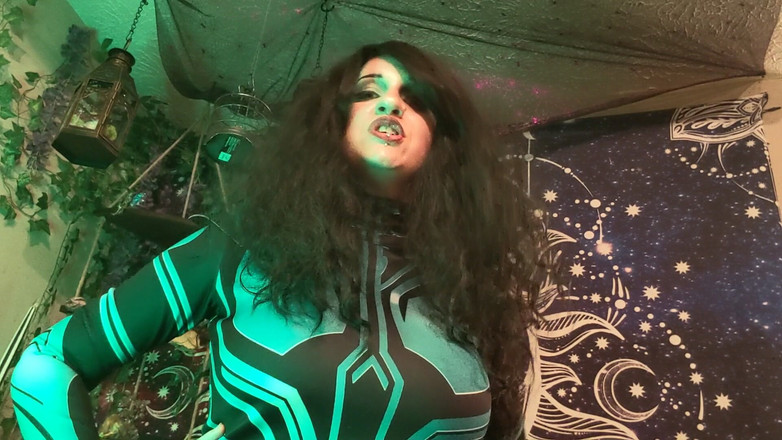 Geeky Femdom: Hela zerstört captain america