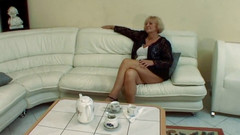 Mature Climax - 100% Mature Videos: Zralá blondýnka tvrdě ošukaná mladším hřebcem