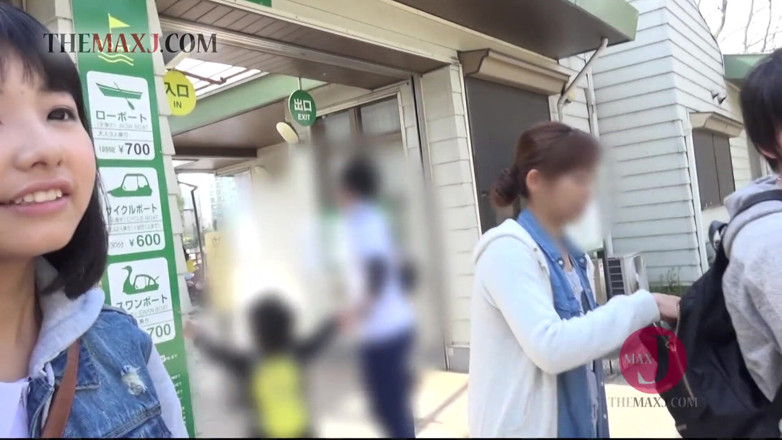Asian happy ending: Harige Aziatische bevredigd met vibrator in de auto