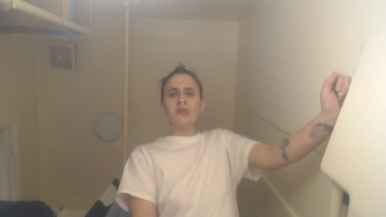 Abby Anna: La matrigna pov ti sorprende a sbirciare