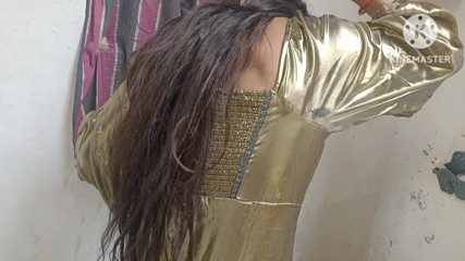 Ankurpriya000: Vedi la sorellastra mentre si fa il bagno