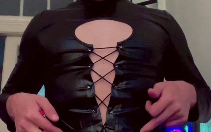 Trixxxie: Söt trans sissy slampa visar upp