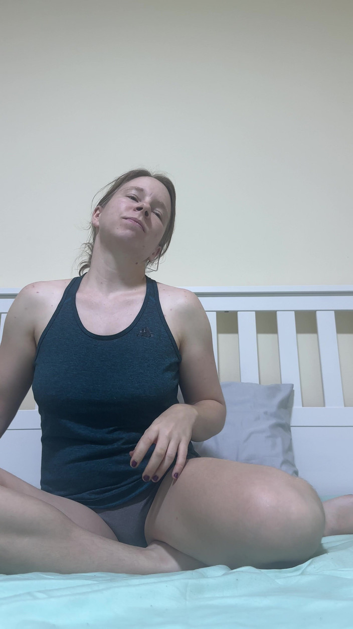 SweetLucy96: Malá křivá okurka mě uspokojuje