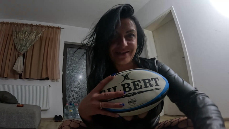 MilfyCalla: Fetiș cu mingea de rugby - Vorbe murdare, călărire și Lins de...