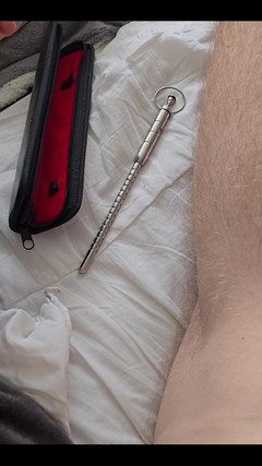 The Max Powers: Vid medley empurrou um plug e vibrador uretral para baixo...