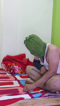 bare stan vaali desi kaamavli baee ko uske ghar ke maalik ne bahkaaya