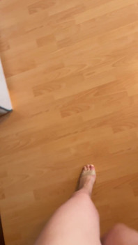 POV: 베이지색 하이힐을 신고 걷는 소리