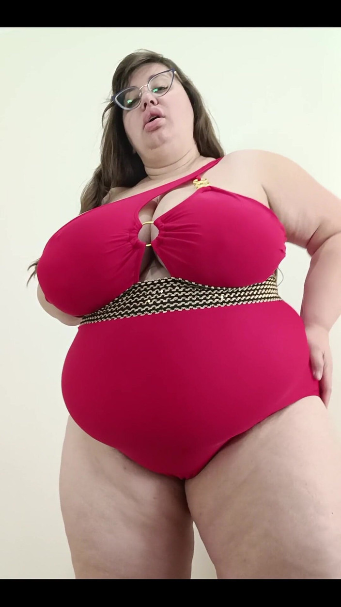 Nina Doll: Nuovo costume da bagno rosso