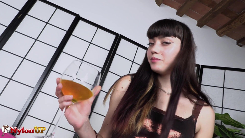 FootFetish Girls With Sex Toys and Nylons: Geiles brünettes küken missy sinner liebt es, dich mit ihren...