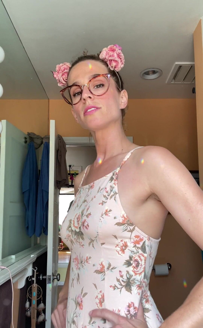 VibeWithMommy: Cu instrucțiuni de masturbare mama vitregă se înnebunește pe tine pentru...