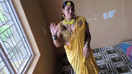 pujaprem: Gele saree puja ziet eruit als angel hardcore seks diep...