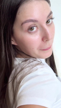 我勾引继妹给我口交，但她给了她紧致的阴户，我狠狠地操她，但里面射精...