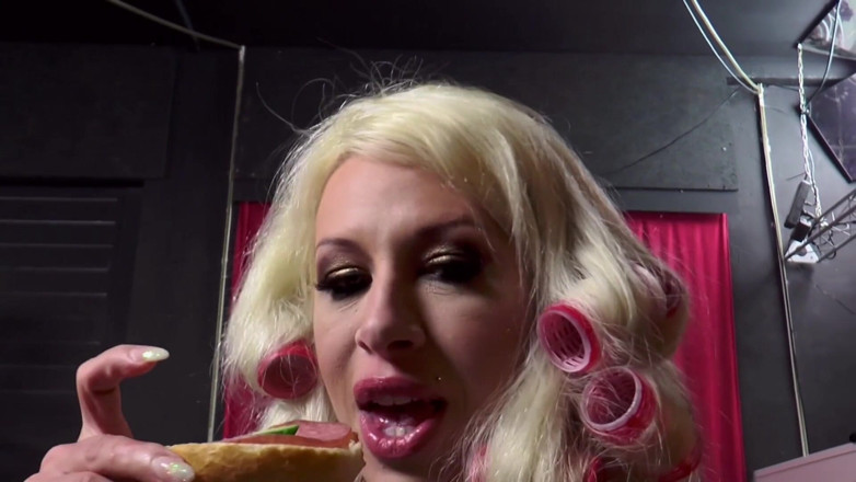Italian Vintage Porn: Mooie blondine geneukt door een grote zwarte pik