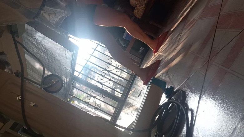 Martin13: Aku berjalan sangat lambat ke apartemennya dan menemukannya menyentuh payudaranya...