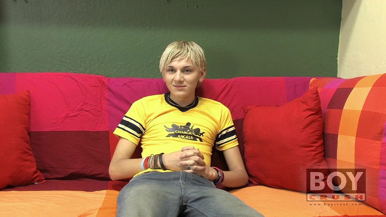 Boy Crush: 진의 작은 파란색 친구