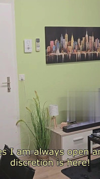 Femeie de serviciu căsătorită directă convins să facă gay pentru plată