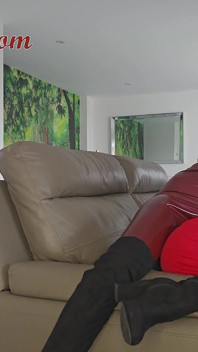 Shiny Leggings Kongkek duduk muka oleh Brook Logan yang cantik
