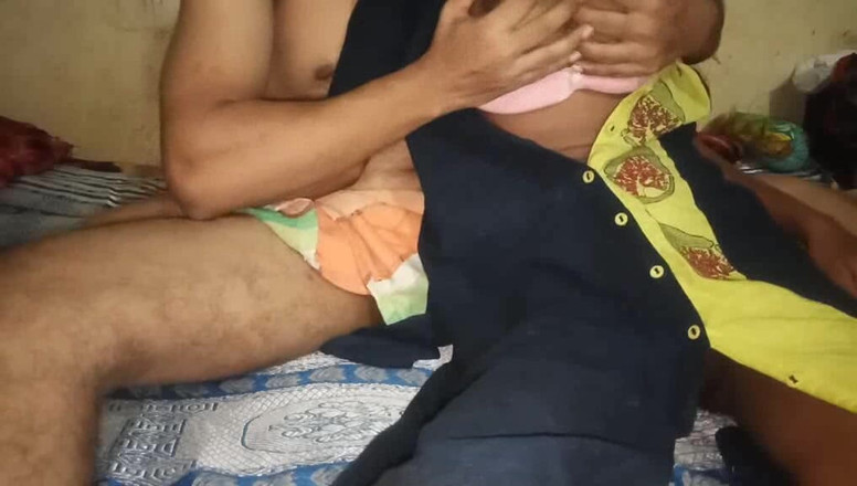 Truefuker: Kayınpederim beni sıkıca tuttu ve benimle seks yapıyor