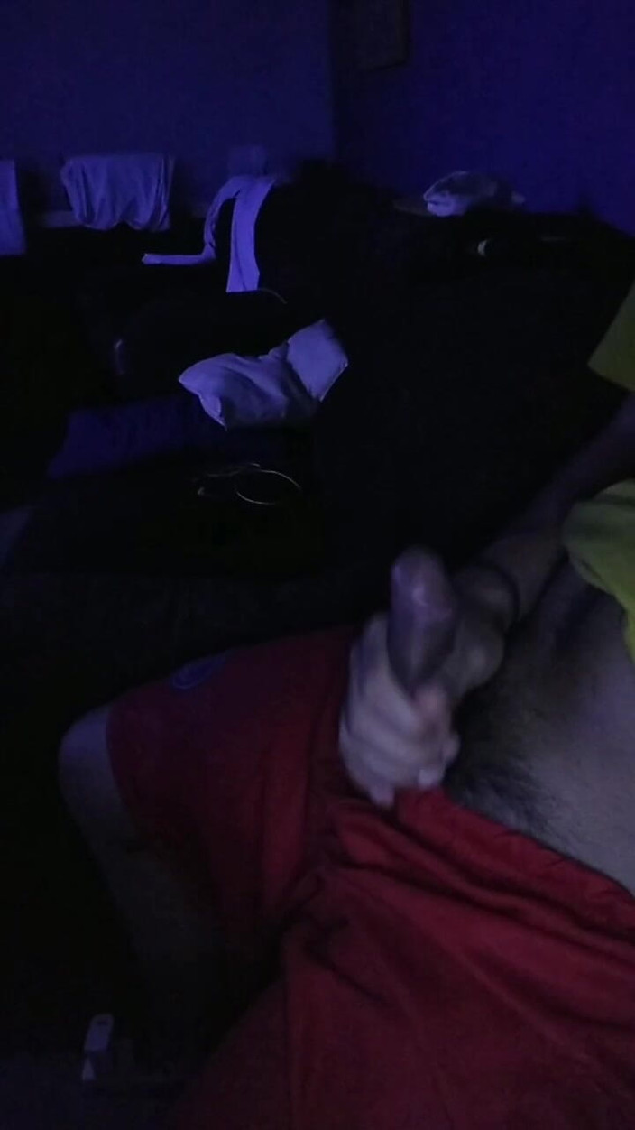 AlexAlejandro13: 在起居室抚摸我