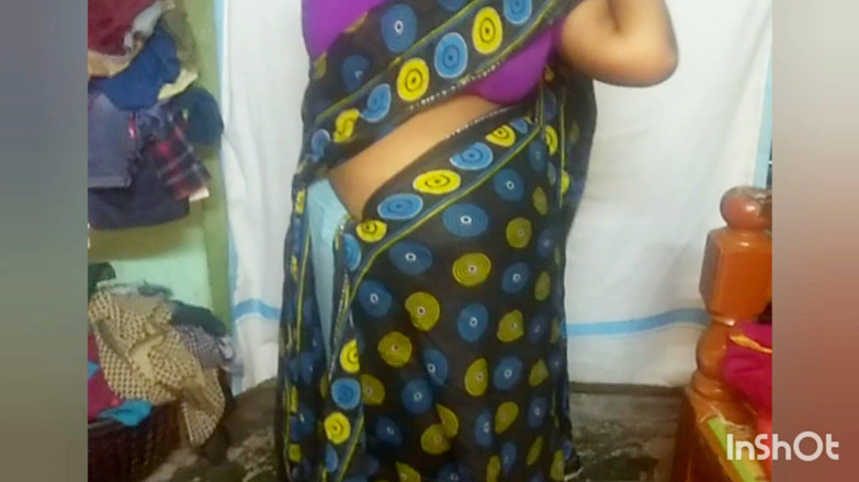 Priyanka314: Kerala Malayali Hospodyňka Saree Převléká se ve vesnici Domácí