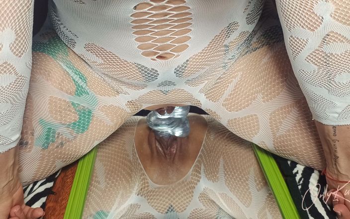 Only Ku: Rothaarige MILF fickt sich mit einem dildo im Spiegel, riesigen...