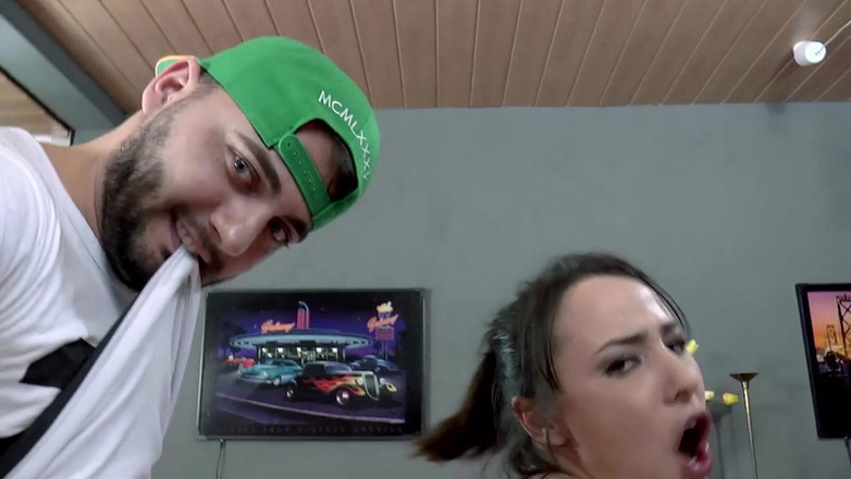 German Porn: Pesta kongkek di dapur penembusan berganda Puppybella