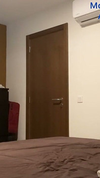 아빠는 나를 집으로 초대해 침대를 시험해 보라고 했습니다.