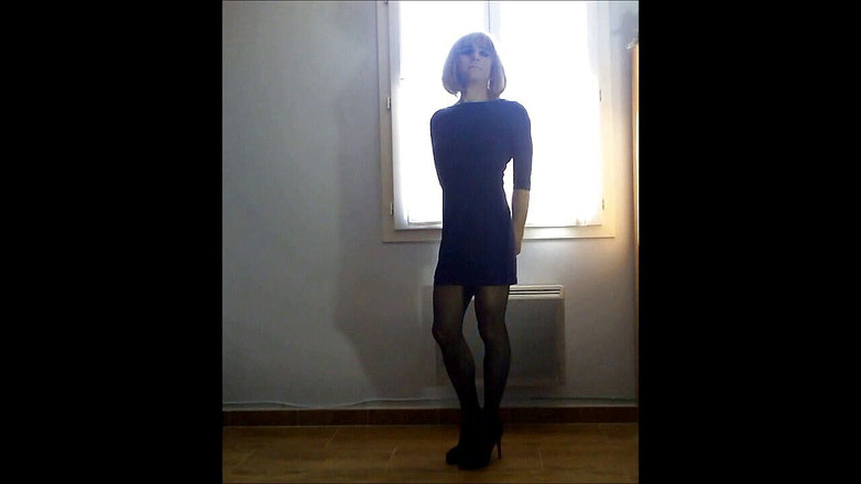 Faustine: Crossdresser Faustine sexy tanec.