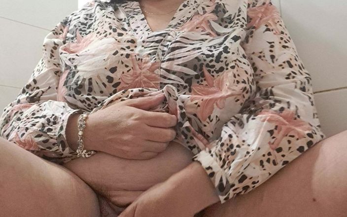 Mommy big hairy pussy: Mẹ kế nếm thử những ngón tay bị mắc kẹt...