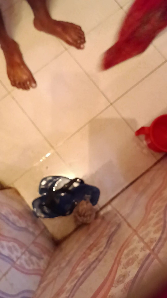 a-adix: Тусоваться в ванной.Только один мужчина.sexxx видео