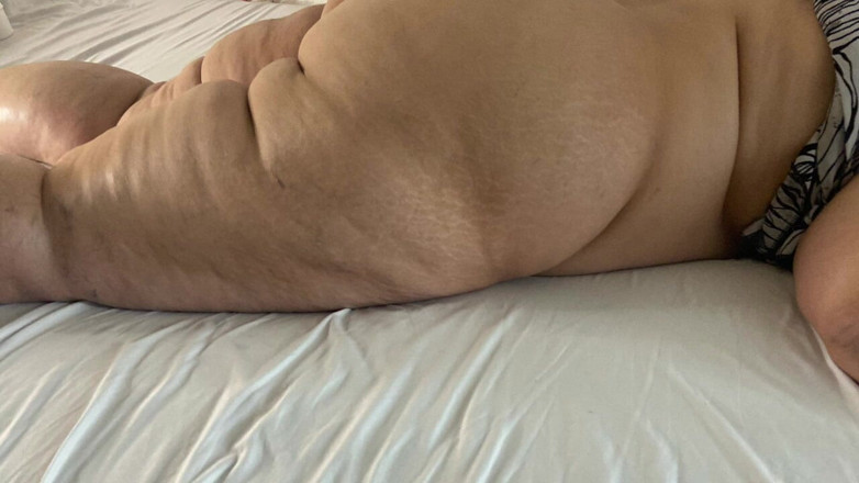 Daddykane: Hot Oily MILF Massage in the House. Sneaky Mother Invites...