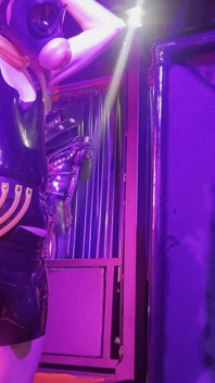 Rubber in de vacuümtoren met Ava Fetishart en Perv