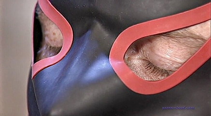 Porno Cloud: Maskovaný latexový muž