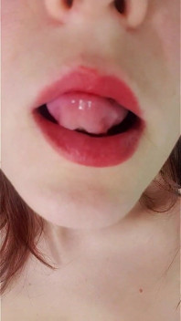 Hot MILF Wanna Lick Her Pussy