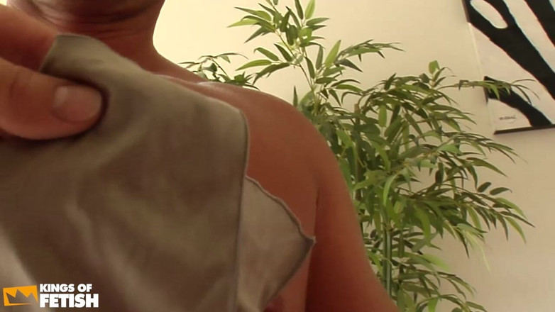 Fixed on Mature: 三个肮脏的女孩在用各种玩具和脚操她们的阴户时喷了很多