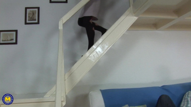 Mature NL: Arrapata signora anziana riceve un creampie