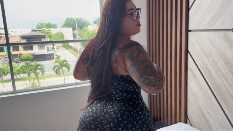 AlejandraGarciax: Big Ass Maid putzt meine Wohnung und leckt meinen Schwanz