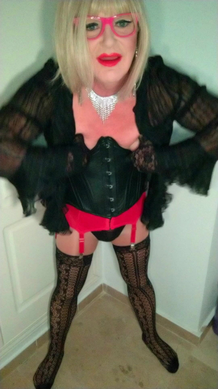 Emma Browne: Crossdressing zabawy!