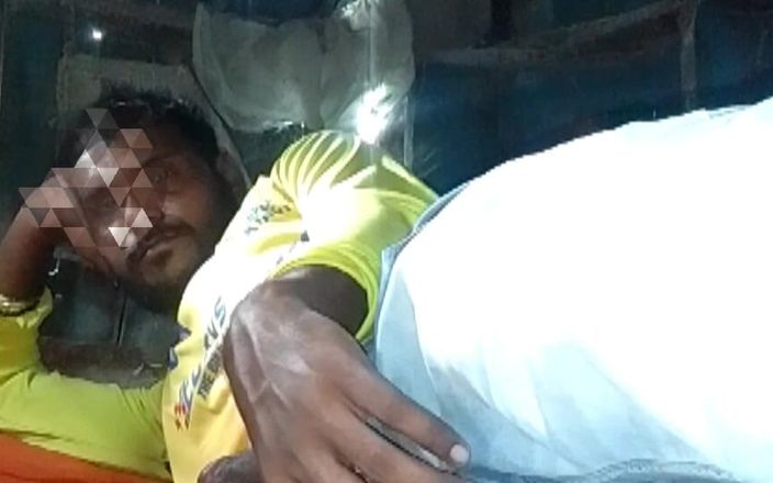 Crazy boy moment: Nouvelle vidéo hindi d’un garçon desi indien de 18 ans
