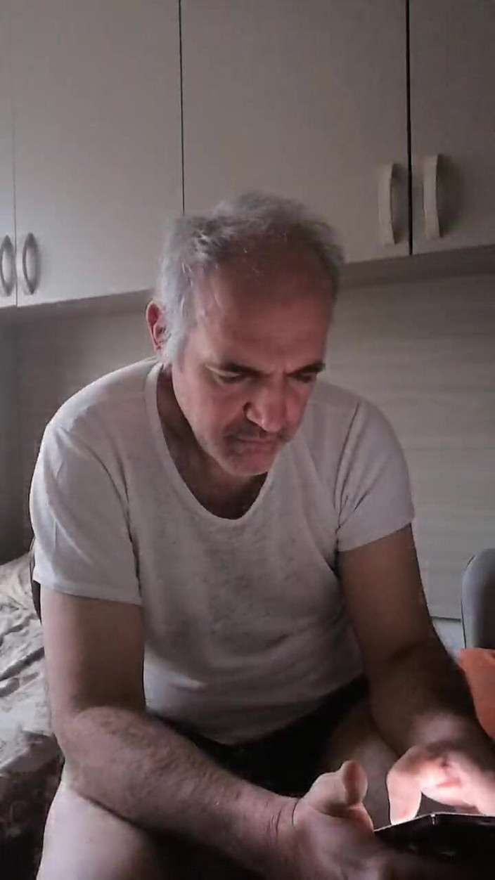 Setesesso7: Eu masturbo meu pau duro, mijo duas vezes na garrafa...