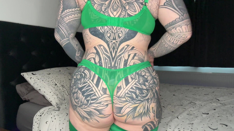 Miss Valentina: Findom Strip hra